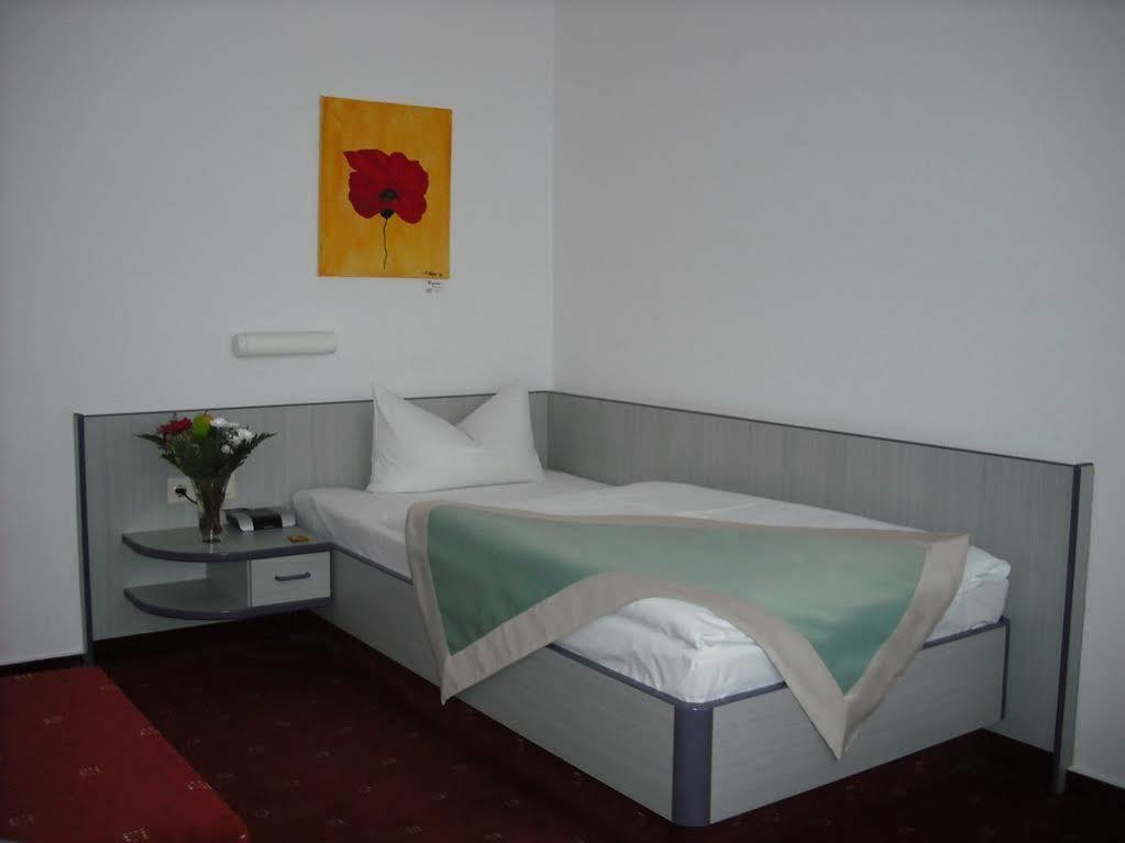 Port Inn Hotel Eichwalde Bagian luar foto
